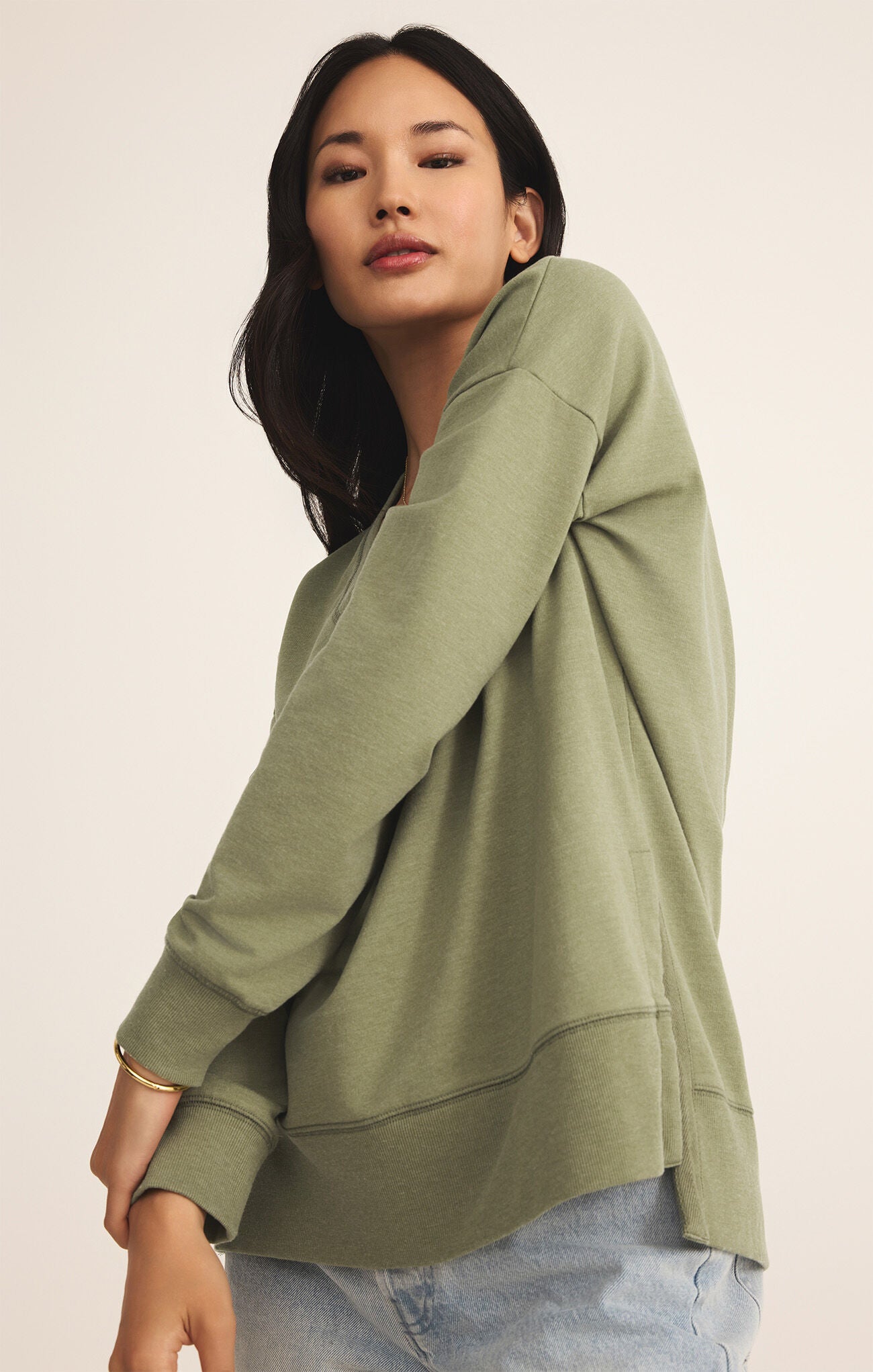 Modern V-Neck Weekender in Avocado